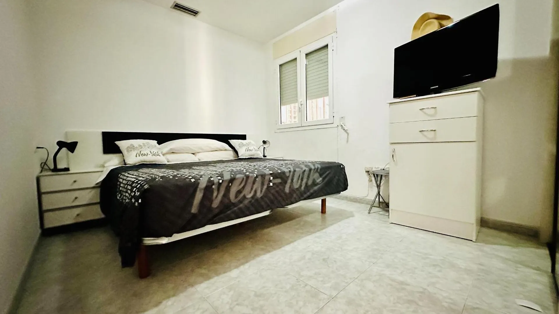 Apartamento 3390 Maritim B 1-A. A Primera Linea De Mar, En Corazon Mismo De Roses A Tocar De La Playa - Es-258-147